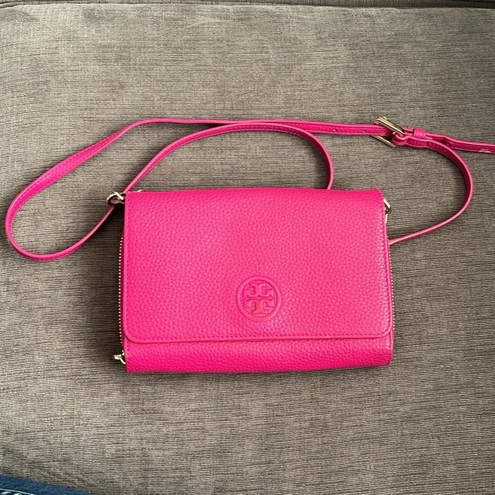 TORY BURCH Bombe fuchsia wallet convertible crossbody/clutch